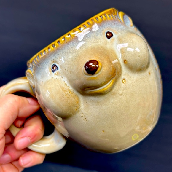Large 20 oz glazed stoneware 3D Hedgehog shaped mug by Gibson - Picture 3 of 9